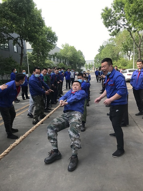 MILAN米兰体育·(中国)官方网站组织开展“喜迎二十大、建功新时代”职工拔河比赛活动